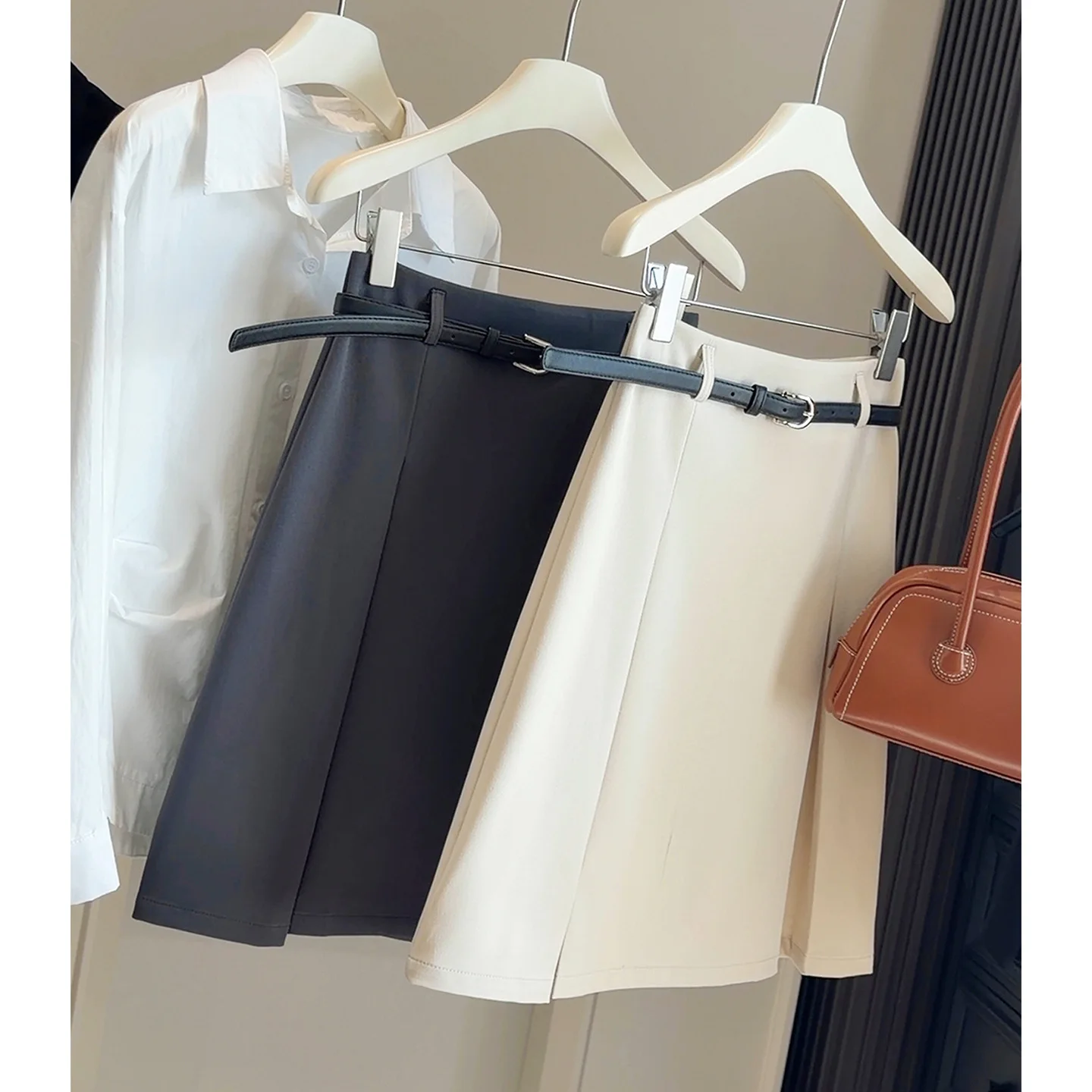 Elegant Gray Temperament Pleated Skirt for Women's Spring 2026 New Style High Waist Versatile A-line Slim-fitting Mid-length Ski
Elegant Gray Temperament Pleated Skirt for Women's Spring 2026 New Style High Waist Versatile A-line Slim-fitting Mid-length Ski