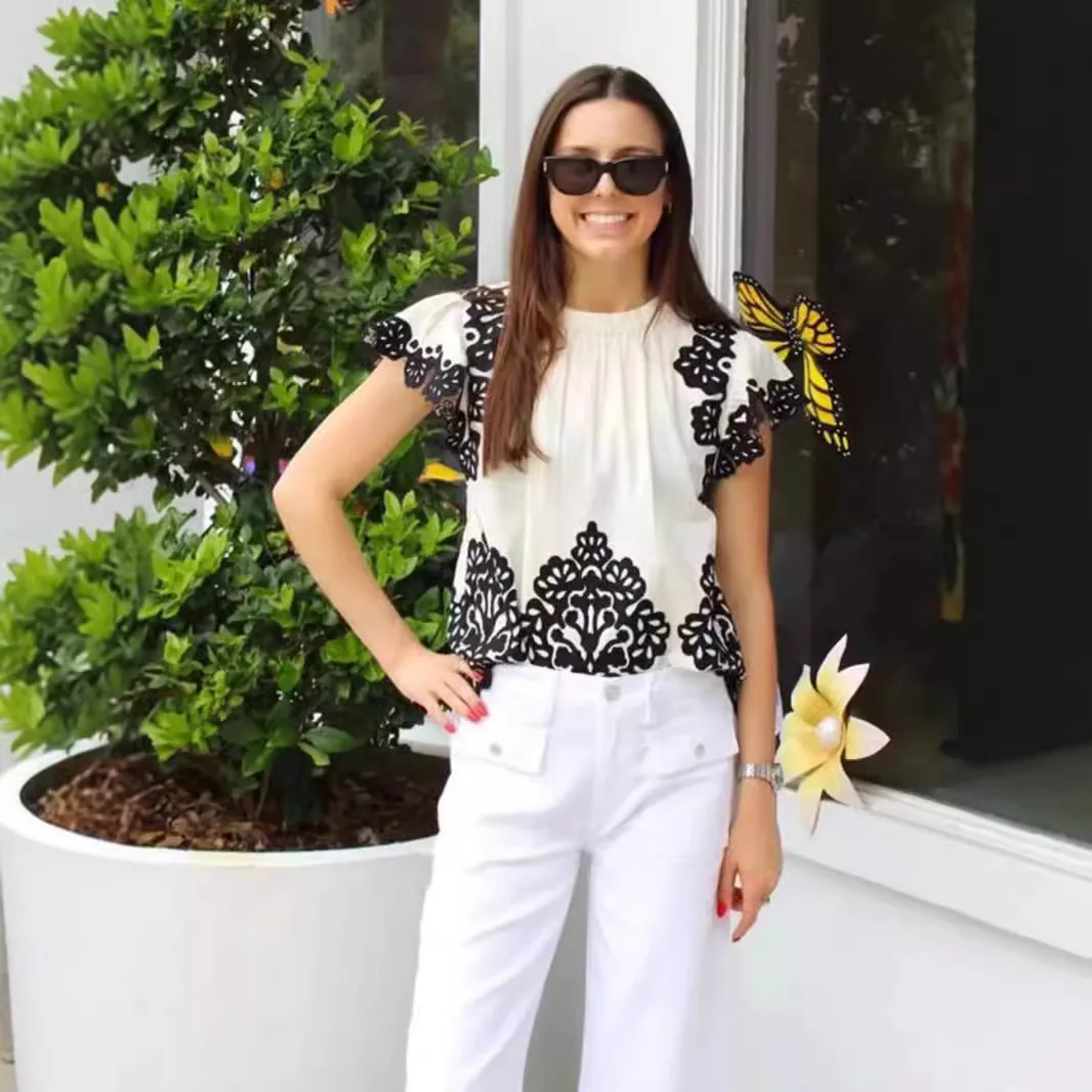 Женская футболка в стиле ретро, лето 2024, с круглым вырезом, коротким рукавом, вышитой нашивкой, цветными блоками, рукавами-крылышками, из смесового хлопка, модная
Женская футболка в стиле ретро, лето 2024, с круглым вырезом, коротким рукавом, вышитой нашивкой, цветными блоками, рукавами-крылышками, из смесового хлопка, модная