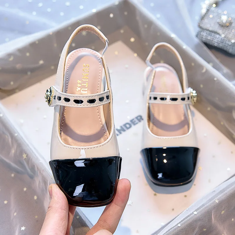 Kids'Casual Shoes Sandals Fashion Color Blocking PU Leather Summer Shoes For Children Anti-slip White Sliver Shoes Size 25-38
Kids'Casual Shoes Sandals Fashion Color Blocking PU Leather Summer Shoes For Children Anti-slip White Sliver Shoes Size 25-38