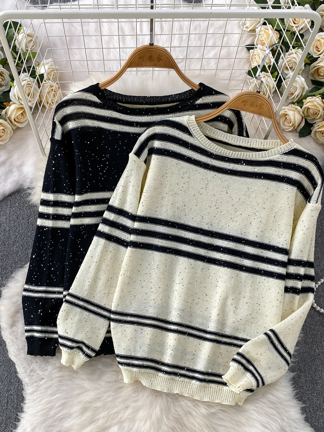 2026 New Korean Style round Neck Knitted Glittery Sweater Women Loose Slimming Striped Top Fashionable Comfortable Long Sleeve
2026 New Korean Style round Neck Knitted Glittery Sweater Women Loose Slimming Striped Top Fashionable Comfortable Long Sleeve
