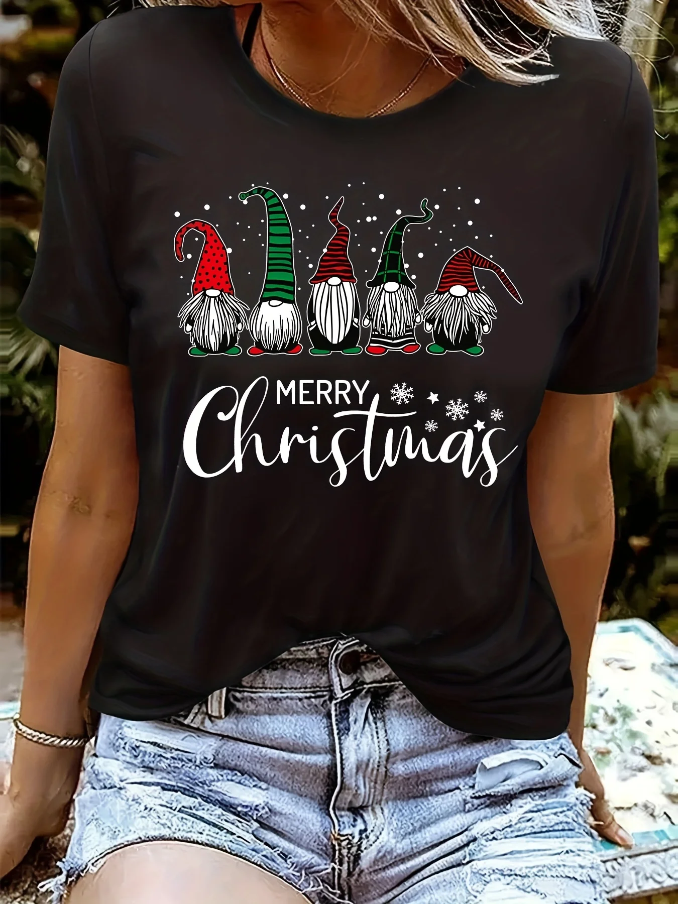 Women's Christmas Gnome Print T-Shirt Black Casual Round Neck Tee with Festive Snowflake & Star Design Women's Y2K Clothing
Women's Christmas Gnome Print T-Shirt Black Casual Round Neck Tee with Festive Snowflake & Star Design Women's Y2K Clothing