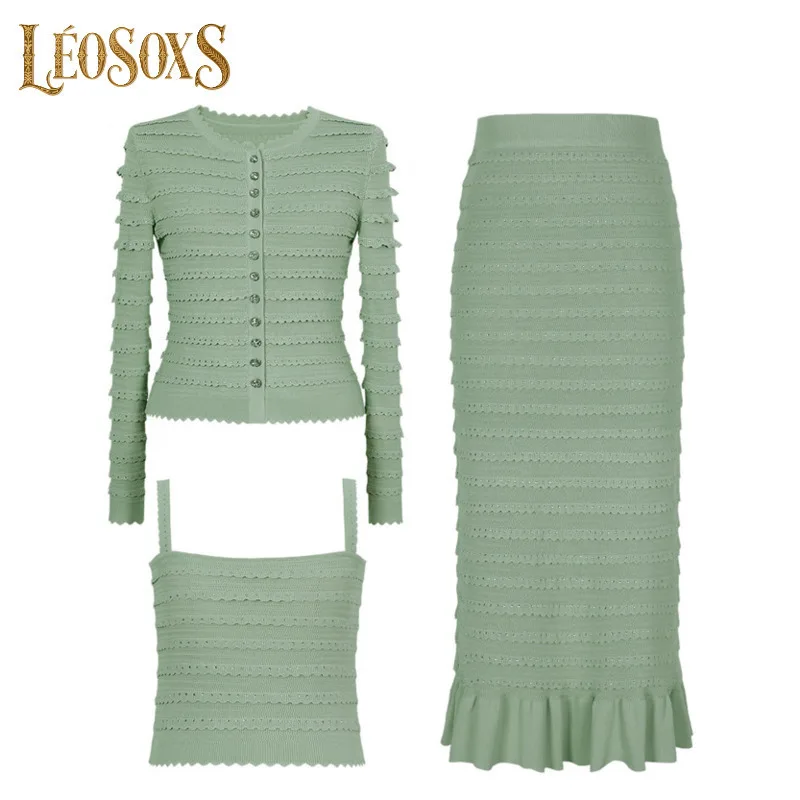 LEOSOXS женский роскошный комплект из трех юбок, универсальные детали и шикарные силуэты для элегантного случая, стильный вид 2025
LEOSOXS женский роскошный комплект из трех юбок, универсальные детали и шикарные силуэты для элегантного случая, стильный вид 2025