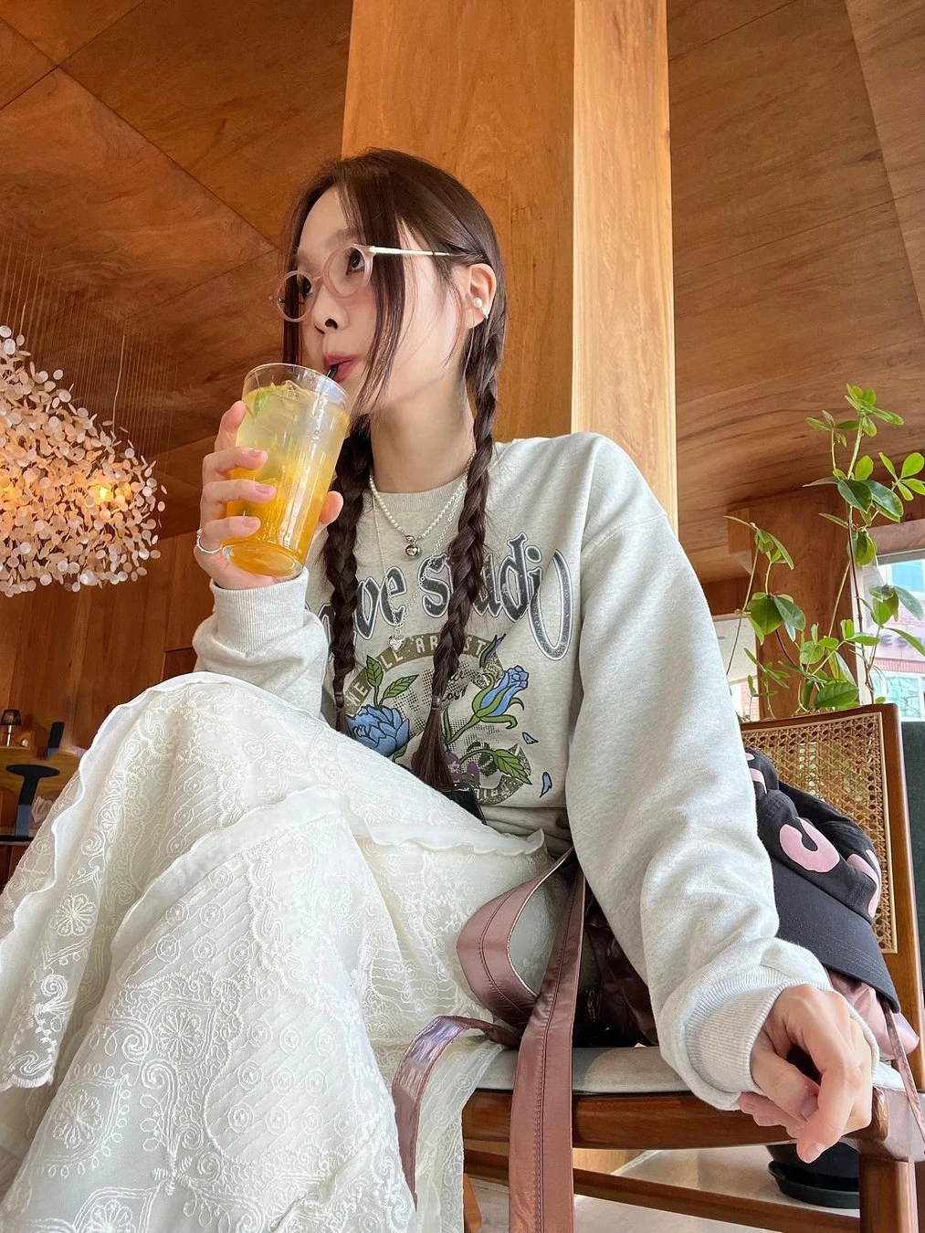 Sakura American Rose Weathered Print round Neck Sweatshirt Casual Loose Fit Fleece Women's Clothing Korean Style Long Sleeve
Sakura American Rose Weathered Print round Neck Sweatshirt Casual Loose Fit Fleece Women's Clothing Korean Style Long Sleeve