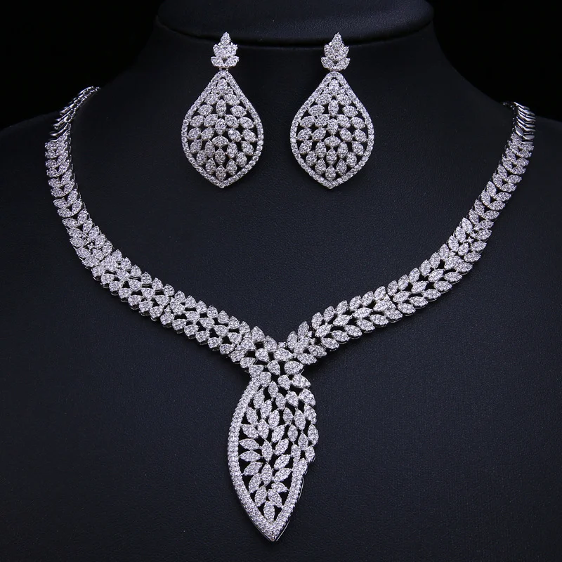 Shining Floral Full Paved CZ Bridal Set, Sparkling Flower Shape Zircon Necklace & Earrings for Wedding Dress Accessories
Shining Floral Full Paved CZ Bridal Set, Sparkling Flower Shape Zircon Necklace & Earrings for Wedding Dress Accessories