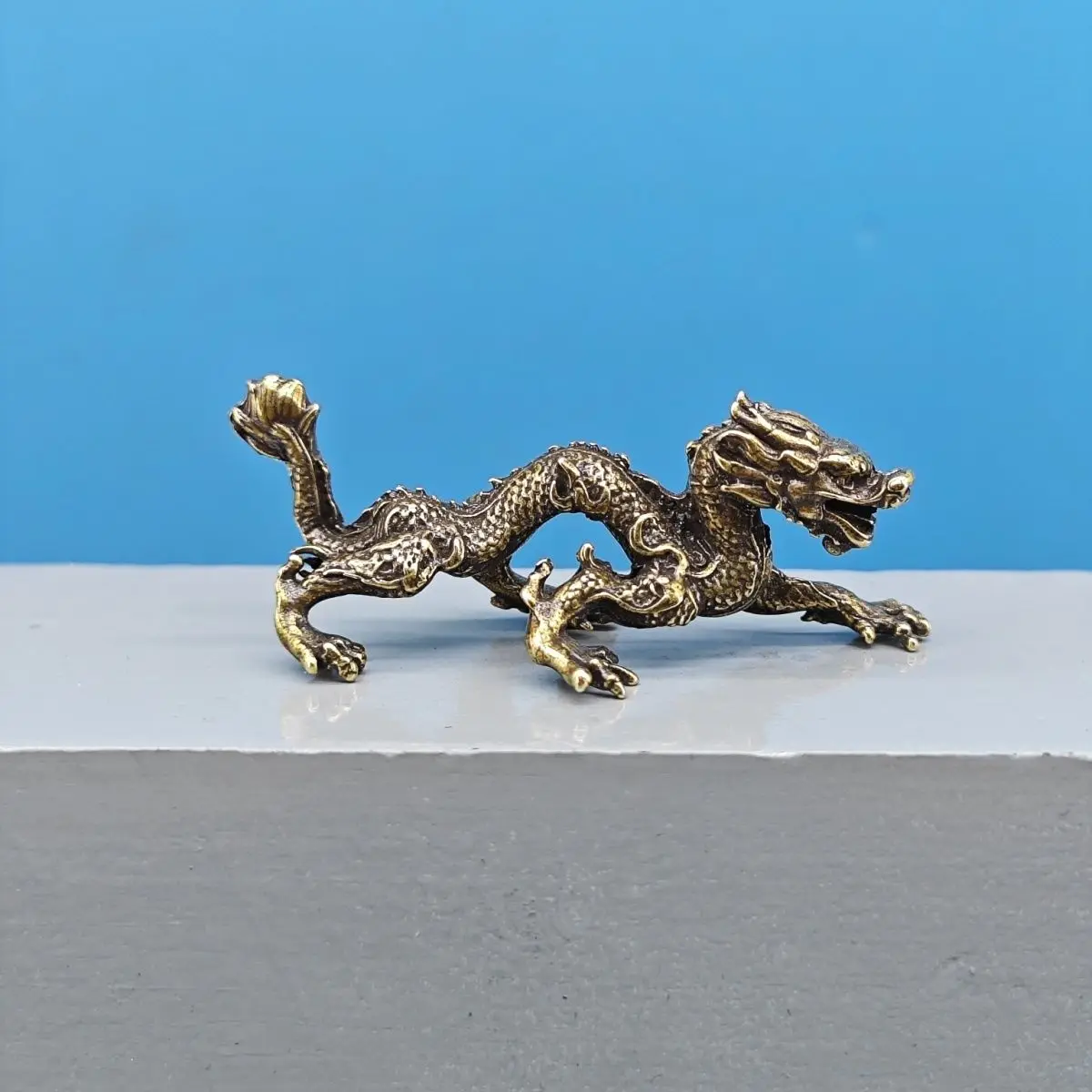 Mini Brass Chinese Dragon Figurine Vintage Mythical Creature Statue Small Desktop Decor Miniature Sculpture Collectible
Mini Brass Chinese Dragon Figurine Vintage Mythical Creature Statue Small Desktop Decor Miniature Sculpture Collectible