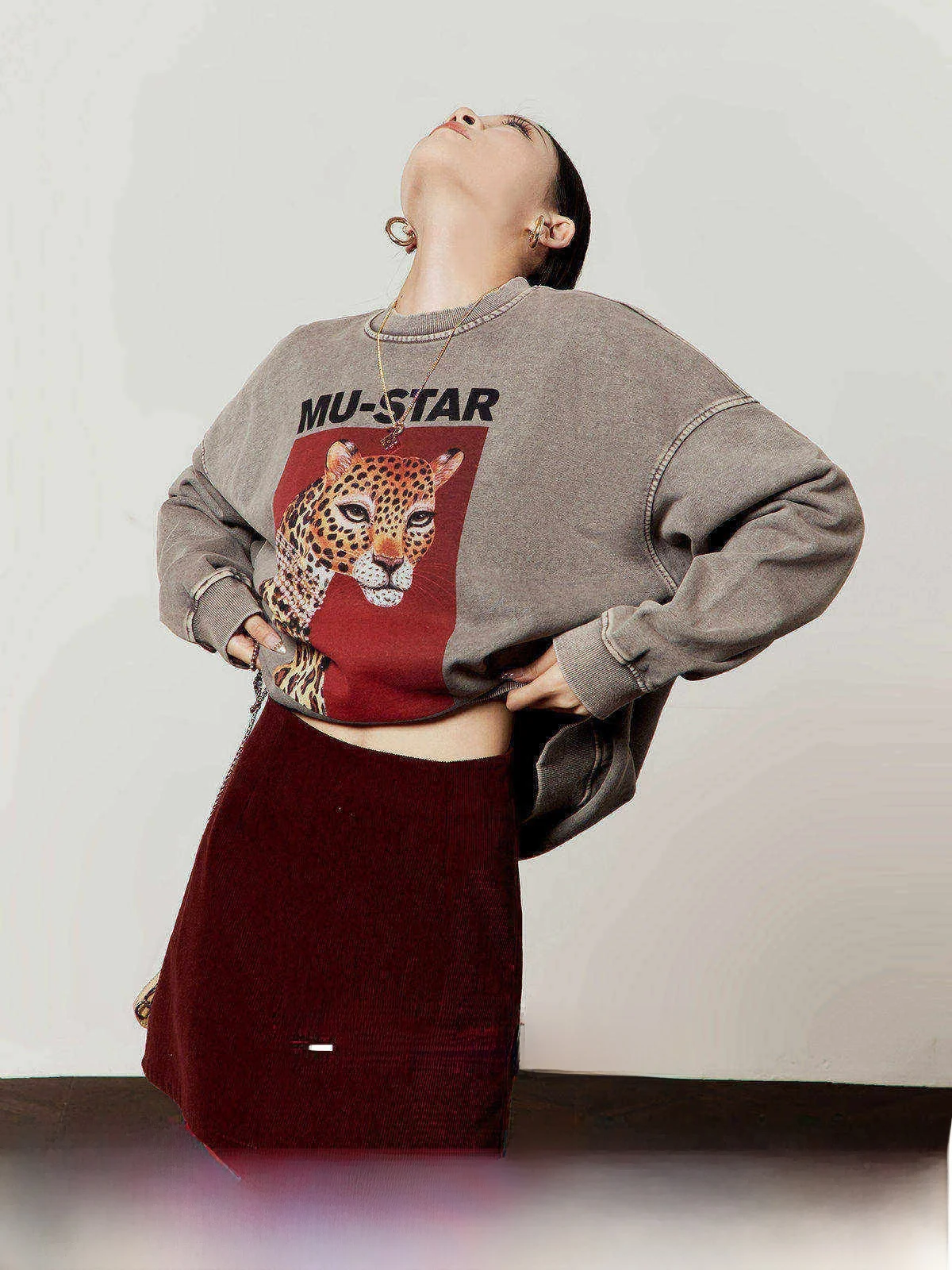 Loose Diamond Leopard Print Wax Dyed Light Grey Hoodie Women's Spring New Style Lazy Top French Style round Neck Long Sleeve
Loose Diamond Leopard Print Wax Dyed Light Grey Hoodie Women's Spring New Style Lazy Top French Style round Neck Long Sleeve