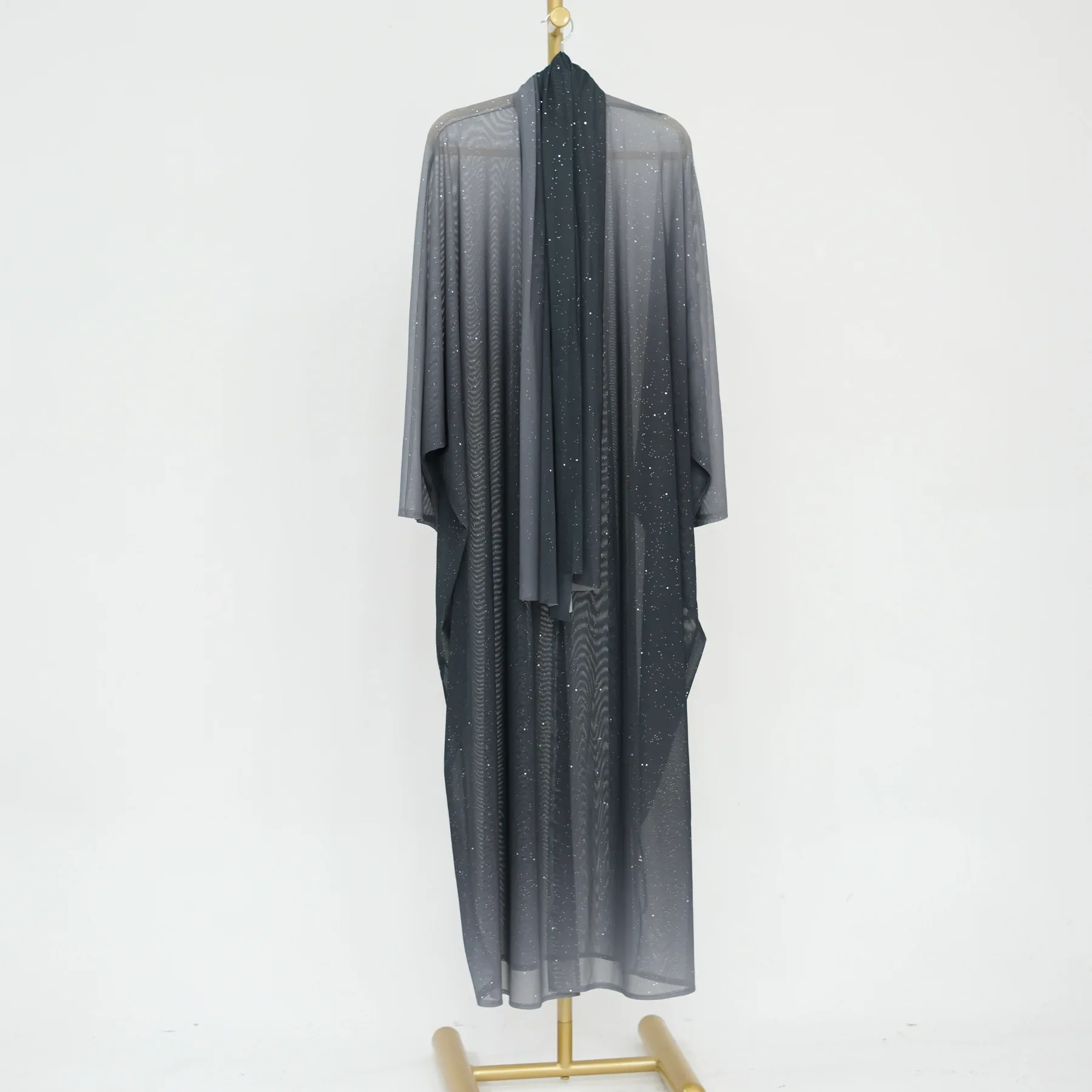 New-style gradient-color cardigan robes with headscarves for daily gatherings in Saudi Arabia, Turkey and the Middle East region
New-style gradient-color cardigan robes with headscarves for daily gatherings in Saudi Arabia, Turkey and the Middle East region