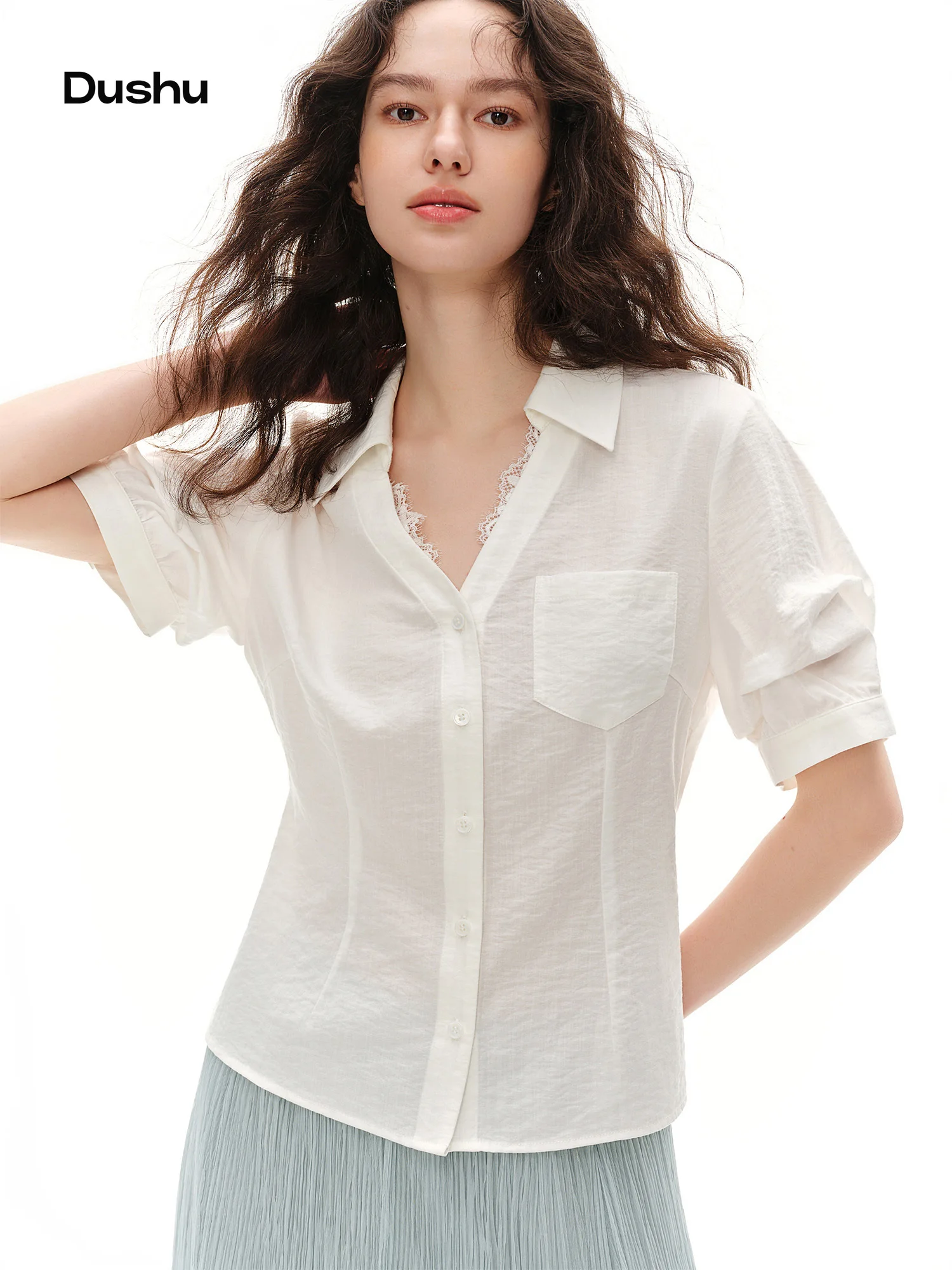 DUSHU 2026 Summer Women's Short Sleeve Lace Blouse, Structured Shoulder Waist-Cinching Office Chic Shirt for Quiet Luxury Style
DUSHU 2026 Summer Women's Short Sleeve Lace Blouse, Structured Shoulder Waist-Cinching Office Chic Shirt for Quiet Luxury Style