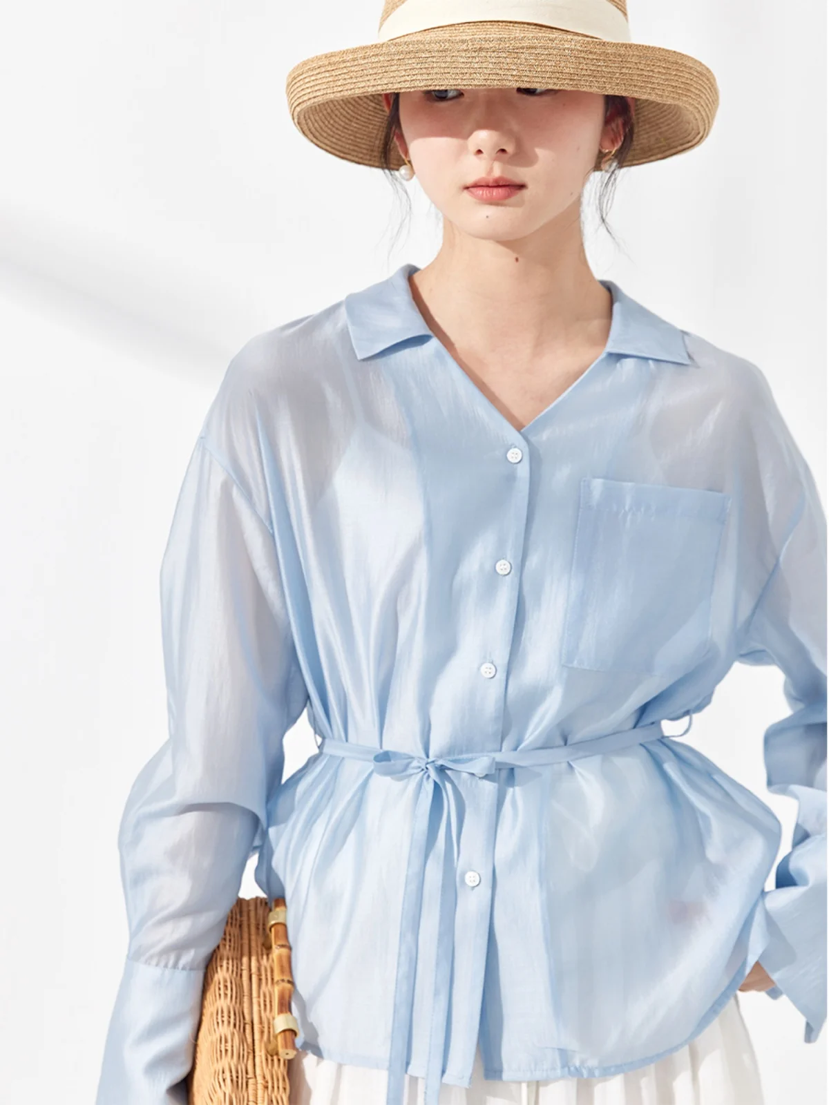 Zimode Silk V-ne Tie-waist Slim Long Sve irt Women Thin Breathable Versatile Summer Busin Casual Loose Fit Button-up
Zimode Silk V-ne Tie-waist Slim Long Sve irt Women Thin Breathable Versatile Summer Busin Casual Loose Fit Button-up