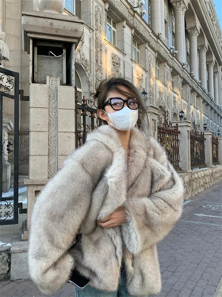 2025 New Autumn Winter Oversized Loose Casual Luxury Soft Thick Warm Hairy Faux Fox Fur Coat Women Long Sleeve Fluffy Jacket 
2025 New Autumn Winter Oversized Loose Casual Luxury Soft Thick Warm Hairy Faux Fox Fur Coat Women Long Sleeve Fluffy Jacket