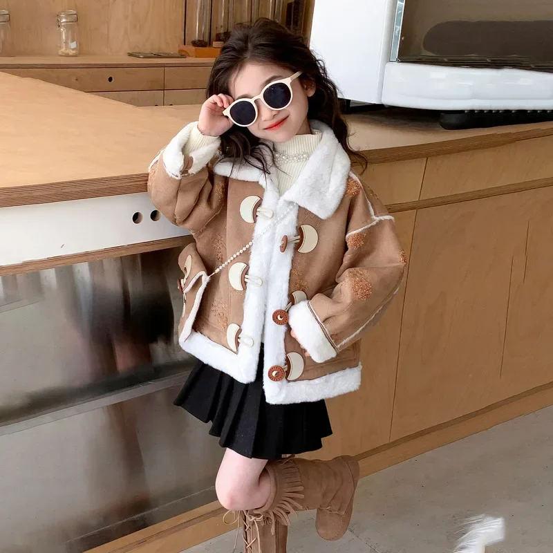 Girls Embroidered Fur Integrated Coat Autumn Winter 2024 New Foreign Fashion Trend Baby Girl Velvet Warm Winter Clothes
Girls Embroidered Fur Integrated Coat Autumn Winter 2024 New Foreign Fashion Trend Baby Girl Velvet Warm Winter Clothes