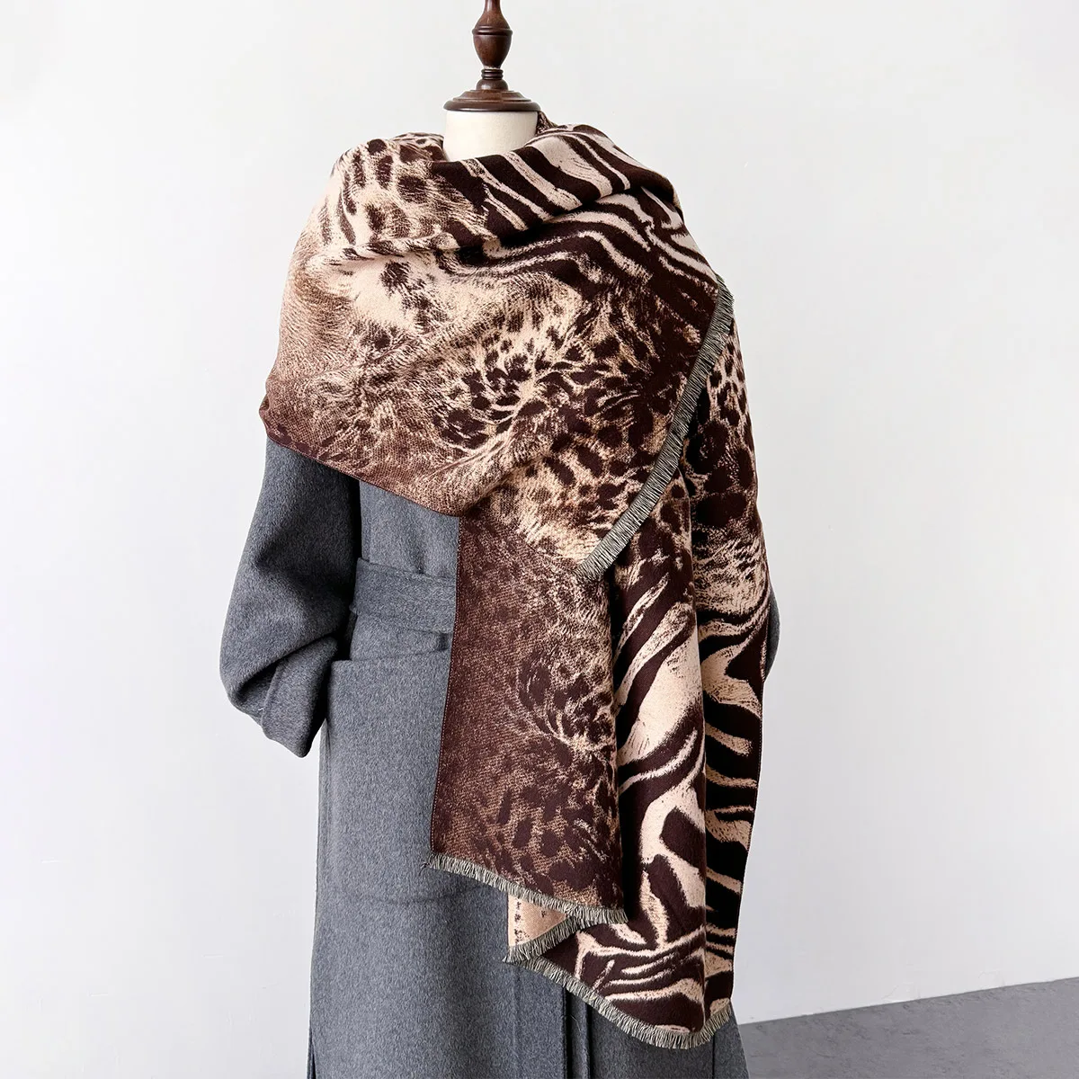 Winter Luxury Fashion Scarf Leopard Print Thick Warm Stylist Shawl Double Sided Faux Cashmere Wrap for Women Thick Lady Scarves
Winter Luxury Fashion Scarf Leopard Print Thick Warm Stylist Shawl Double Sided Faux Cashmere Wrap for Women Thick Lady Scarves