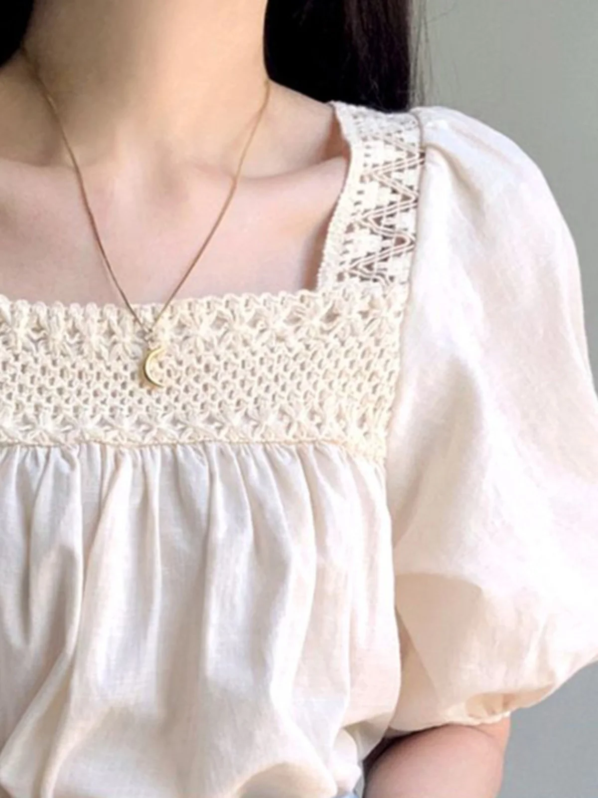 Retro Chic Lace Trim irt Loose Bubble Sve Square Collar ort Sve Summer Top for Women Korean Sle Straight Cut Blouse
Retro Chic Lace Trim irt Loose Bubble Sve Square Collar ort Sve Summer Top for Women Korean Sle Straight Cut Blouse