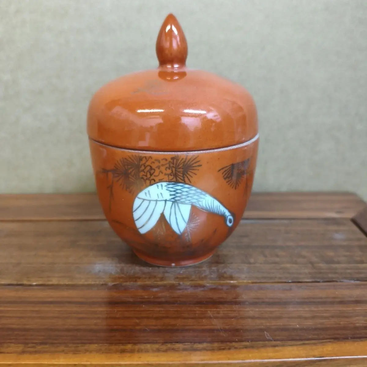 Old Collection Coral Red Ginseng Pot Decorative Jar With Gold Traced Pine Crane Longevity Painting
Old Collection Coral Red Ginseng Pot Decorative Jar With Gold Traced Pine Crane Longevity Painting