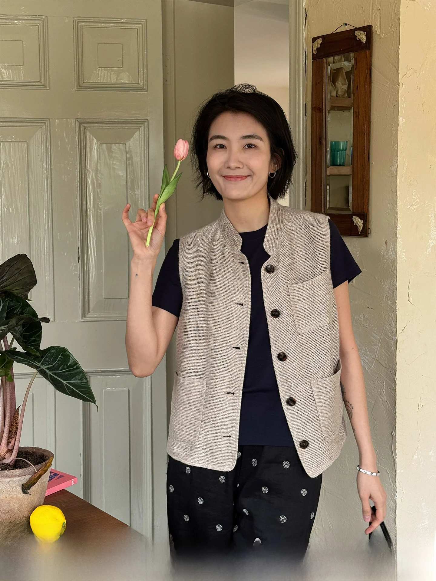 Langqing Tong Women's Linen Jacket Vest Spring Summer Stand Collar Layering Top City Commute Style Regular Fit Color
Langqing Tong Women's Linen Jacket Vest Spring Summer Stand Collar Layering Top City Commute Style Regular Fit Color