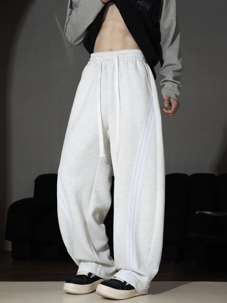 Side Stripe Casual Pants Men's Style Sweatpants Draped Silhouette Machete Pants Japanese Loose Sports Long Pants
Side Stripe Casual Pants Men's Style Sweatpants Draped Silhouette Machete Pants Japanese Loose Sports Long Pants