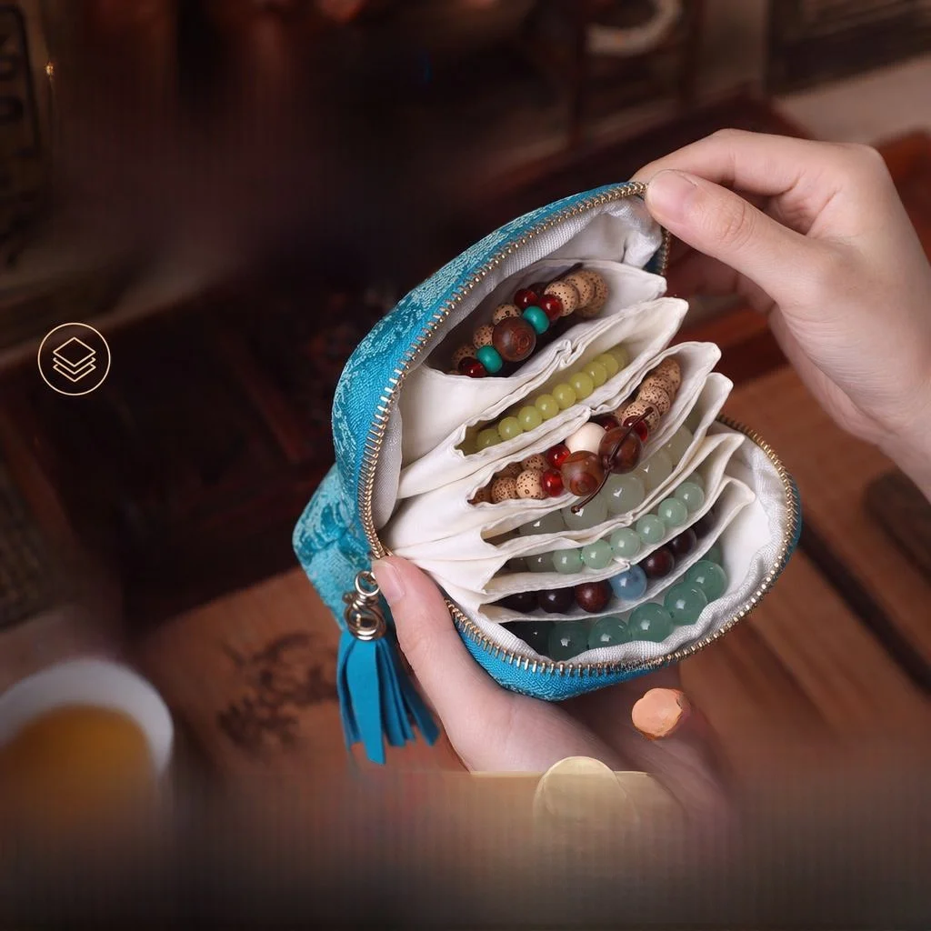 2026 New High-End Jewelry Storage Bag Portable Zipper Design Bracelet Necklace Earring Organizer Vintage Style Fabric Material
2026 New High-End Jewelry Storage Bag Portable Zipper Design Bracelet Necklace Earring Organizer Vintage Style Fabric Material