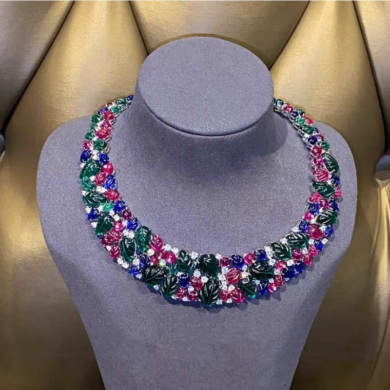 BELLUX New Design Top Quality Ultra Luxury 925 Silver Synthetic Gemstone Carving Fruit Leaf Wide Edition Vintage Necklace
BELLUX New Design Top Quality Ultra Luxury 925 Silver Synthetic Gemstone Carving Fruit Leaf Wide Edition Vintage Necklace