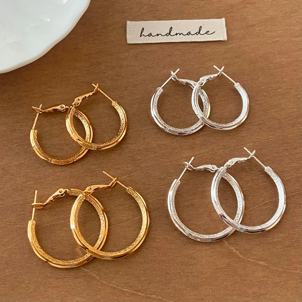 925 Sterling Silver Round Hoop Earrings for Women Trendy 25/30mm Textured Geometric Earrings Light Luxury Jewelry Accessories
925 Sterling Silver Round Hoop Earrings for Women Trendy 25/30mm Textured Geometric Earrings Light Luxury Jewelry Accessories