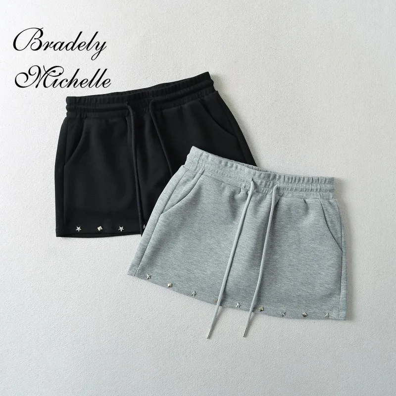 Rivets Women's Fashion Clothing Sexy Solid Color High Waist Skirt Slim Mini Skirt
Rivets Women's Fashion Clothing Sexy Solid Color High Waist Skirt Slim Mini Skirt