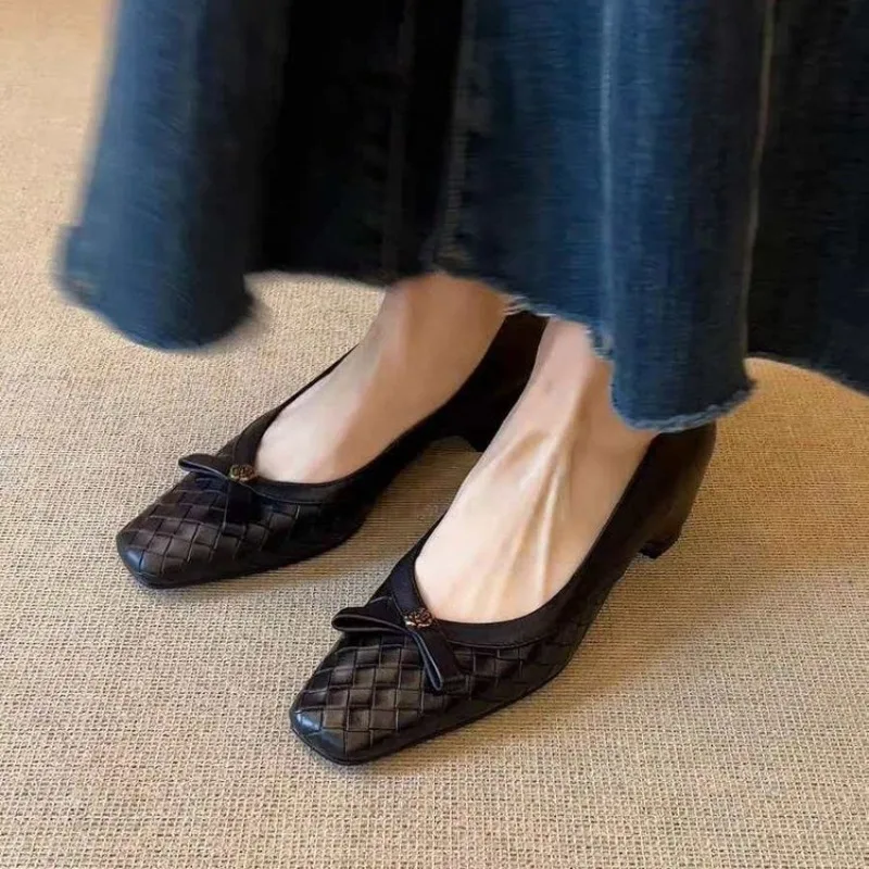 Comfortable Low Heel Flat Knot Slip-On Women's Shoes Woven Versatile Square Head Chunky Heel Spring Autumn Commuter Shoes
Comfortable Low Heel Flat Knot Slip-On Women's Shoes Woven Versatile Square Head Chunky Heel Spring Autumn Commuter Shoes
