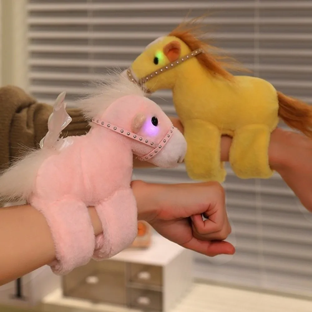 Simulation Horse Plush Wrist Band Soft Cartoon Horse Plush Toy Spinning Tail Novelty Pony Slap Bracelet Home Decor
Simulation Horse Plush Wrist Band Soft Cartoon Horse Plush Toy Spinning Tail Novelty Pony Slap Bracelet Home Decor