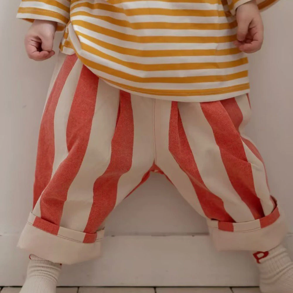Осенние новые полосатые штаны для маленьких мальчиков, повседневные школьные брюки в корейском стиле для маленьких девочек, верхняя одежда, одежда
Осенние новые полосатые штаны для маленьких мальчиков, повседневные школьные брюки в корейском стиле для маленьких девочек, верхняя одежда, одежда