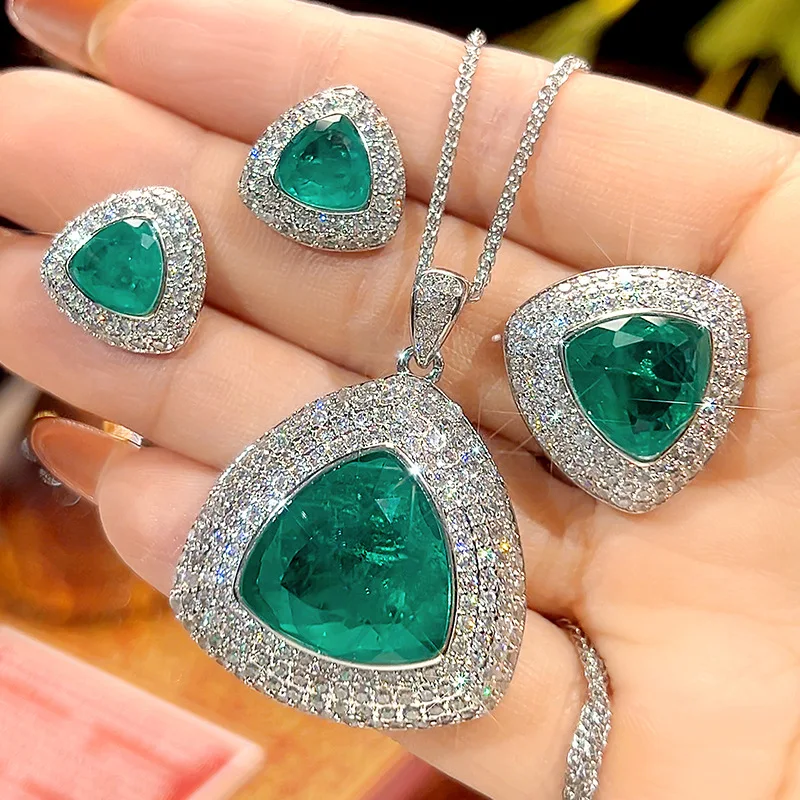 New gold-plated copper base emerald triangular fashion set 17*17-12*12
New gold-plated copper base emerald triangular fashion set 17*17-12*12