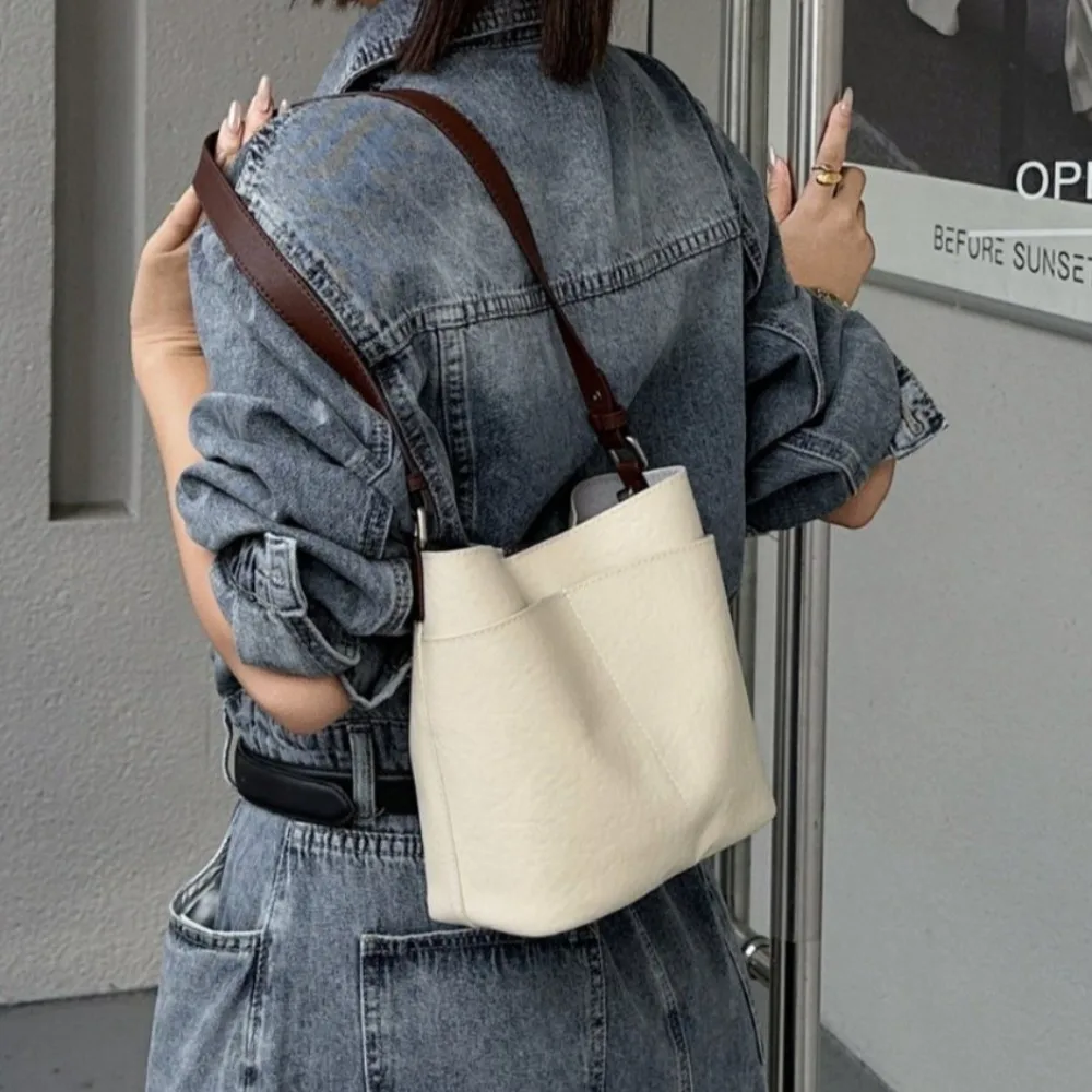 Женская сумка из натуральной кожи (первый слой) 2026 Весна-Лето, новая коллекция, большая вместимость, изысканный дизайн, нишевая модель, для повседневного использования
Женская сумка из натуральной кожи (первый слой) 2026 Весна-Лето, новая коллекция, большая вместимость, изысканный дизайн, нишевая модель, для повседневного использования