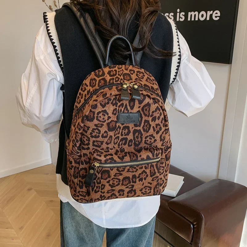 2025newVintage Leopard Print Double Shoulder Backpack for WomenLarge Capacity Travel Backpack Hot Sale for Work Commuting
2025newVintage Leopard Print Double Shoulder Backpack for WomenLarge Capacity Travel Backpack Hot Sale for Work Commuting