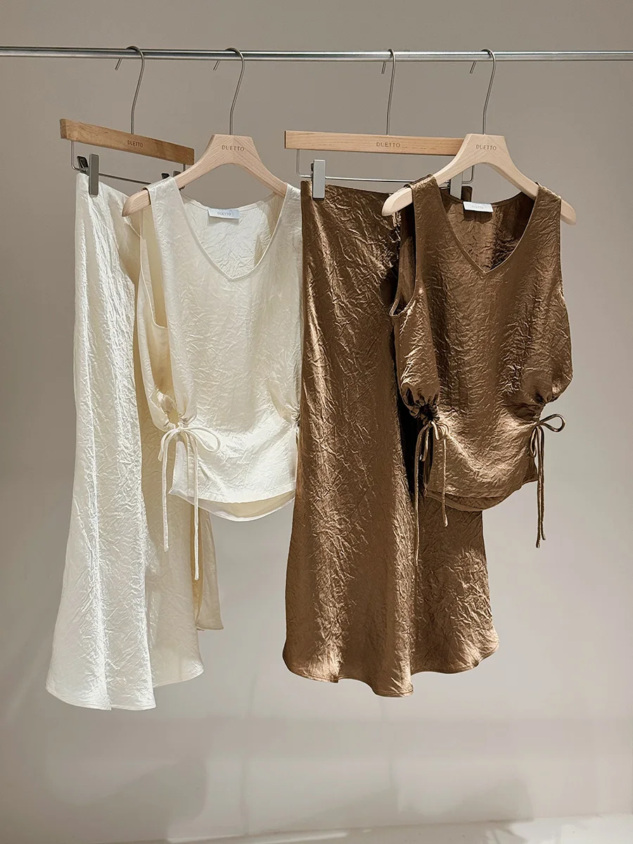 Комплект Duetto: юбка-плиссе из ацетата с эффектом капли воды и жилет, летний модный женский костюм
Комплект Duetto: юбка-плиссе из ацетата с эффектом капли воды и жилет, летний модный женский костюм