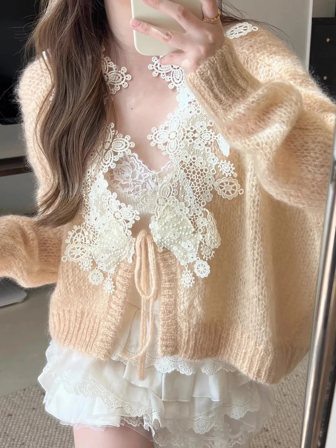 Женский вязаный кардиган с кружевной вышивкой, осенне-зимний элегантный женский свитер на шнуровке с v-образным вырезом и длинными рукавами
Женский вязаный кардиган с кружевной вышивкой, осенне-зимний элегантный женский свитер на шнуровке с v-образным вырезом и длинными рукавами
