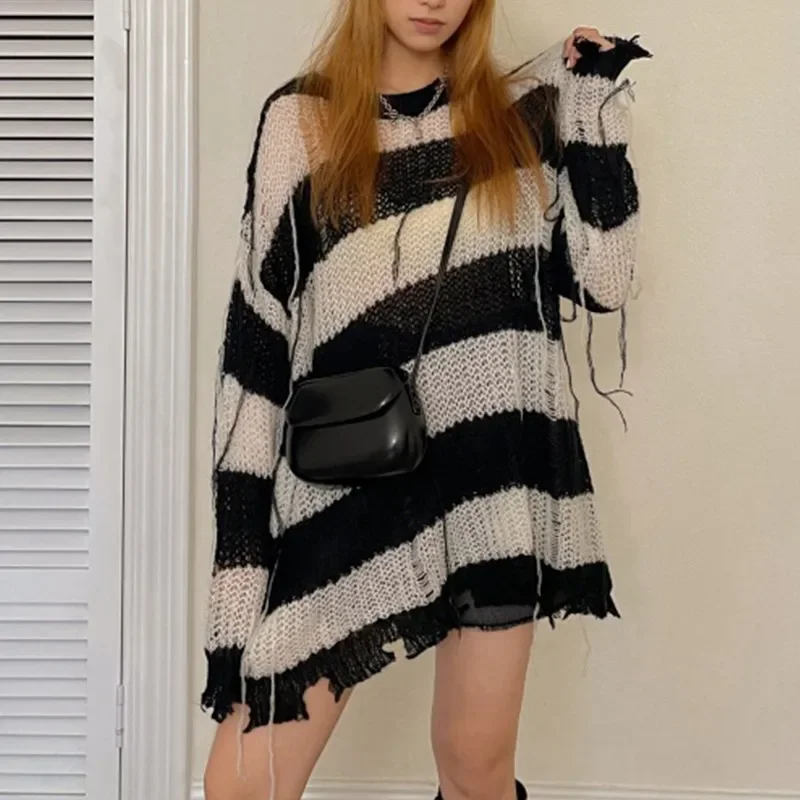 Винтажный свитер, женский полосатый джемпер с длинными рукавами и открытыми отверстиями, свободный белый, черный уличный пуловер Y2K
Винтажный свитер, женский полосатый джемпер с длинными рукавами и открытыми отверстиями, свободный белый, черный уличный пуловер Y2K