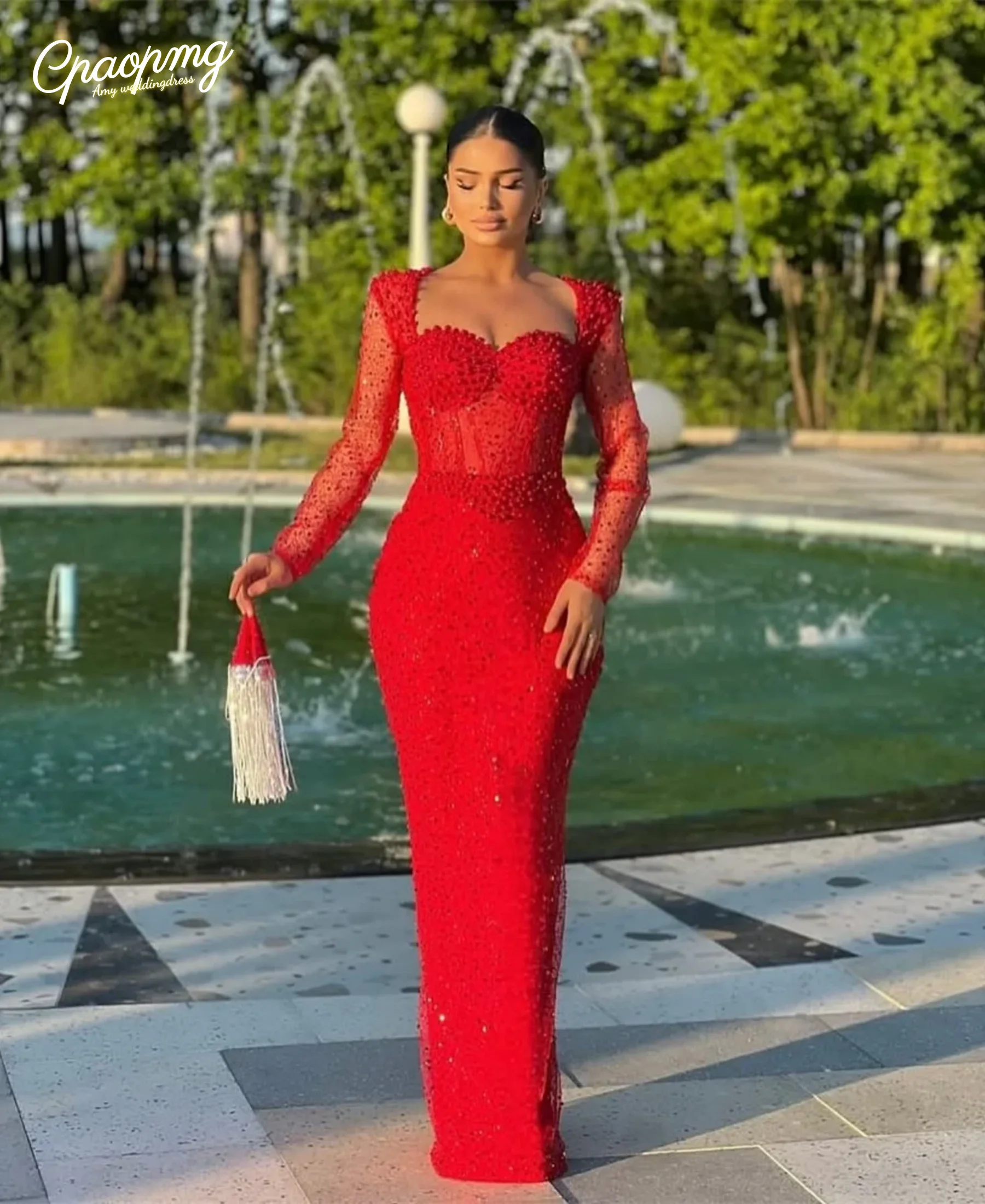 Индивидуальный пошив роскошного светлого платья для выпускного вечера с жемчужными пайетками, квадратным вырезом и расклешенным подолом.
Индивидуальный пошив роскошного светлого платья для выпускного вечера с жемчужными пайетками, квадратным вырезом и расклешенным подолом.