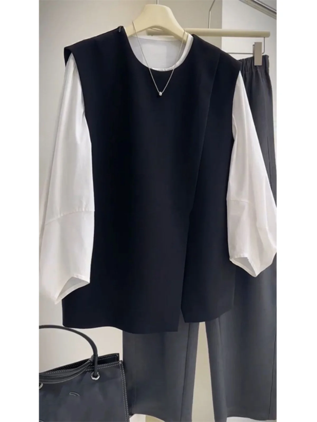 plus Size Women's Business Shirt And Vest Set Loose Fit Autumn Anti-Aging Two-Piece Suit for Heavy MM Comfortable Casual Wear
plus Size Women's Business Shirt And Vest Set Loose Fit Autumn Anti-Aging Two-Piece Suit for Heavy MM Comfortable Casual Wear