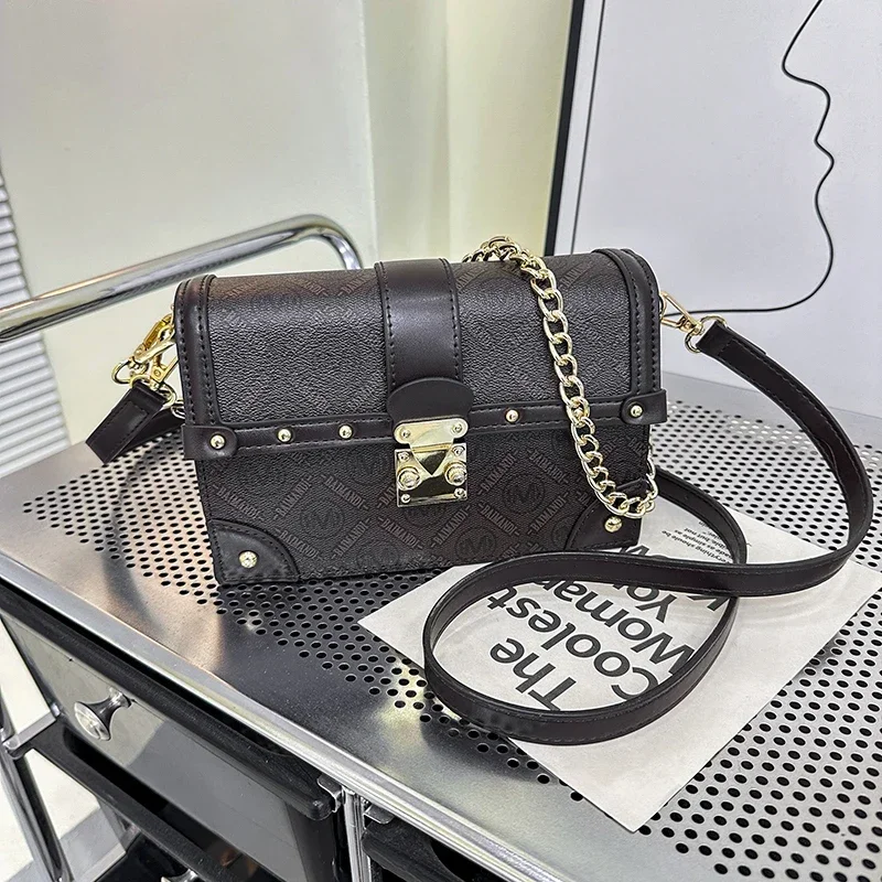 Vintage Style Leather Crossbody Bag For Women Luxury Designer Handbag Elegant Minimalist Diaper Bag Stylish Tote Large Capacity
Vintage Style Leather Crossbody Bag For Women Luxury Designer Handbag Elegant Minimalist Diaper Bag Stylish Tote Large Capacity