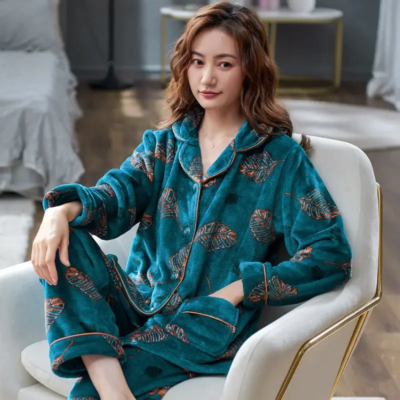 2023 New Coral Fleece Pajamas Women's Autumn and Winter Thickened and Furnished Warm Home Fur Winter Flannel Fashion Soft Set
2023 New Coral Fleece Pajamas Women's Autumn and Winter Thickened and Furnished Warm Home Fur Winter Flannel Fashion Soft Set