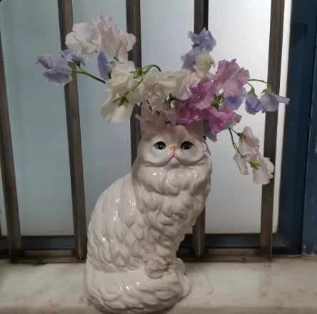 Exceptional demeanor, extravagant old money cat, heavy industry hand-painted Persian cat ceramic vase
Exceptional demeanor, extravagant old money cat, heavy industry hand-painted Persian cat ceramic vase