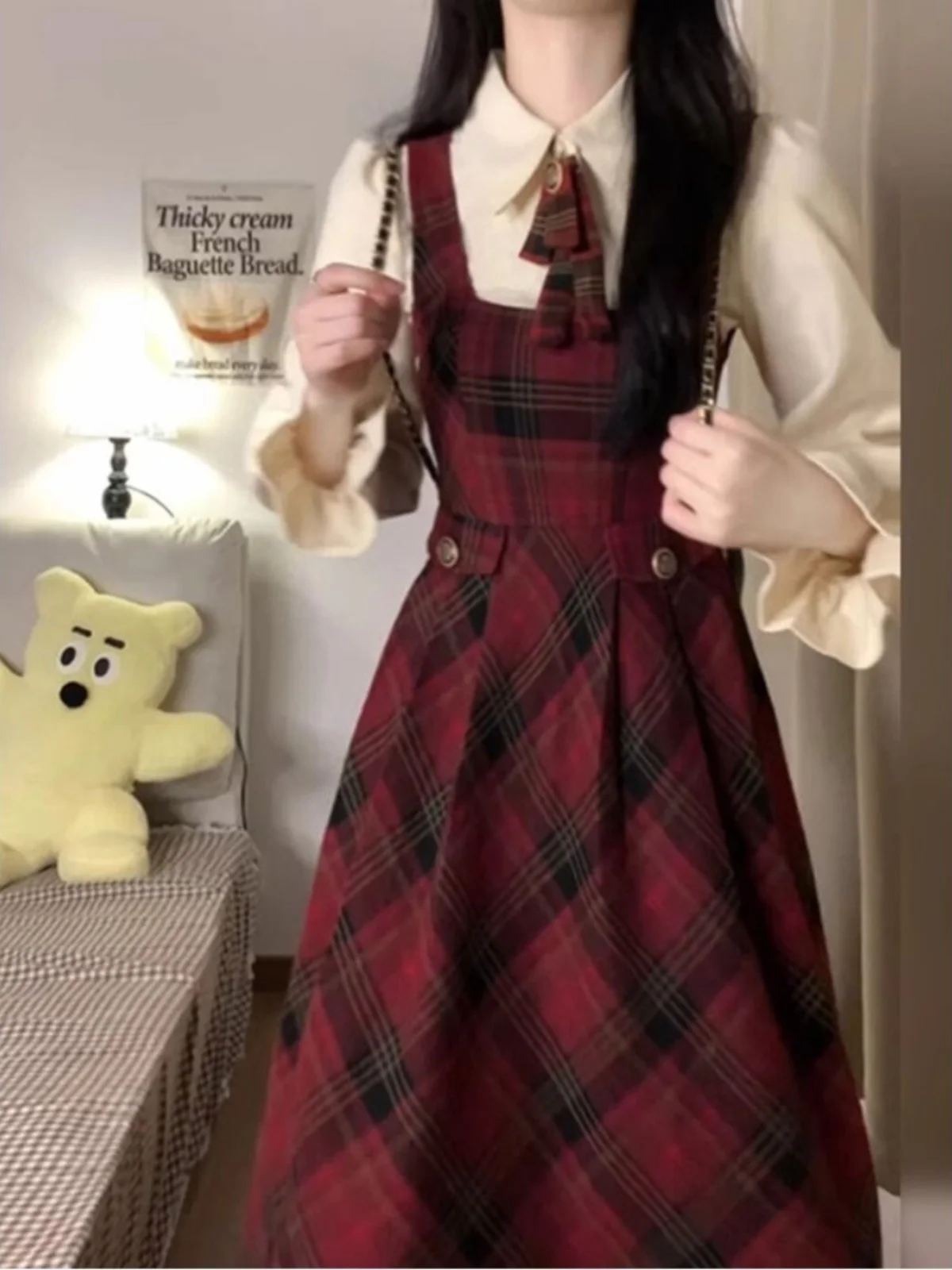 Spring Atmosphere Plaid Strap Dress Lantern Sleeve Shirt Long Skirt Two-Piece Set New Year Robe High-End Feel Fashion Set
Spring Atmosphere Plaid Strap Dress Lantern Sleeve Shirt Long Skirt Two-Piece Set New Year Robe High-End Feel Fashion Set