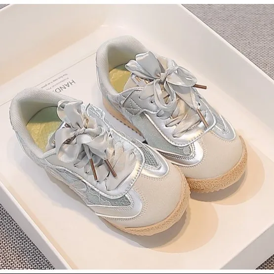 Family Travel Kids Casual Shoes Unisex Soft Elastic Sole Wear-resistant Sneakers Comfort Footwear for Walking Outdoor Adventures
Family Travel Kids Casual Shoes Unisex Soft Elastic Sole Wear-resistant Sneakers Comfort Footwear for Walking Outdoor Adventures