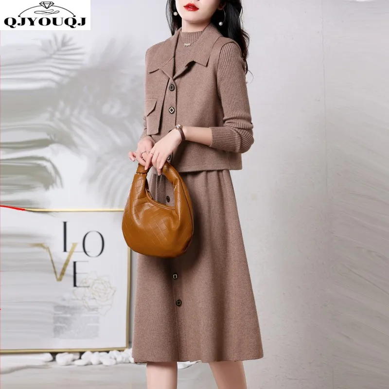 Autumn and winter new style slim fit long sleeved knitted dress+fashionable single breasted vest two-piece set
Autumn and winter new style slim fit long sleeved knitted dress+fashionable single breasted vest two-piece set