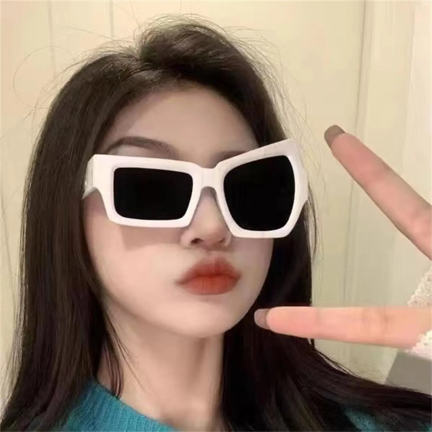 Funny Glasses With Raised Eyebrows on One Side Fashion Hip Hop Sunglasses Irregular Personality UV400 Sun glasses for Men Women
Funny Glasses With Raised Eyebrows on One Side Fashion Hip Hop Sunglasses Irregular Personality UV400 Sun glasses for Men Women