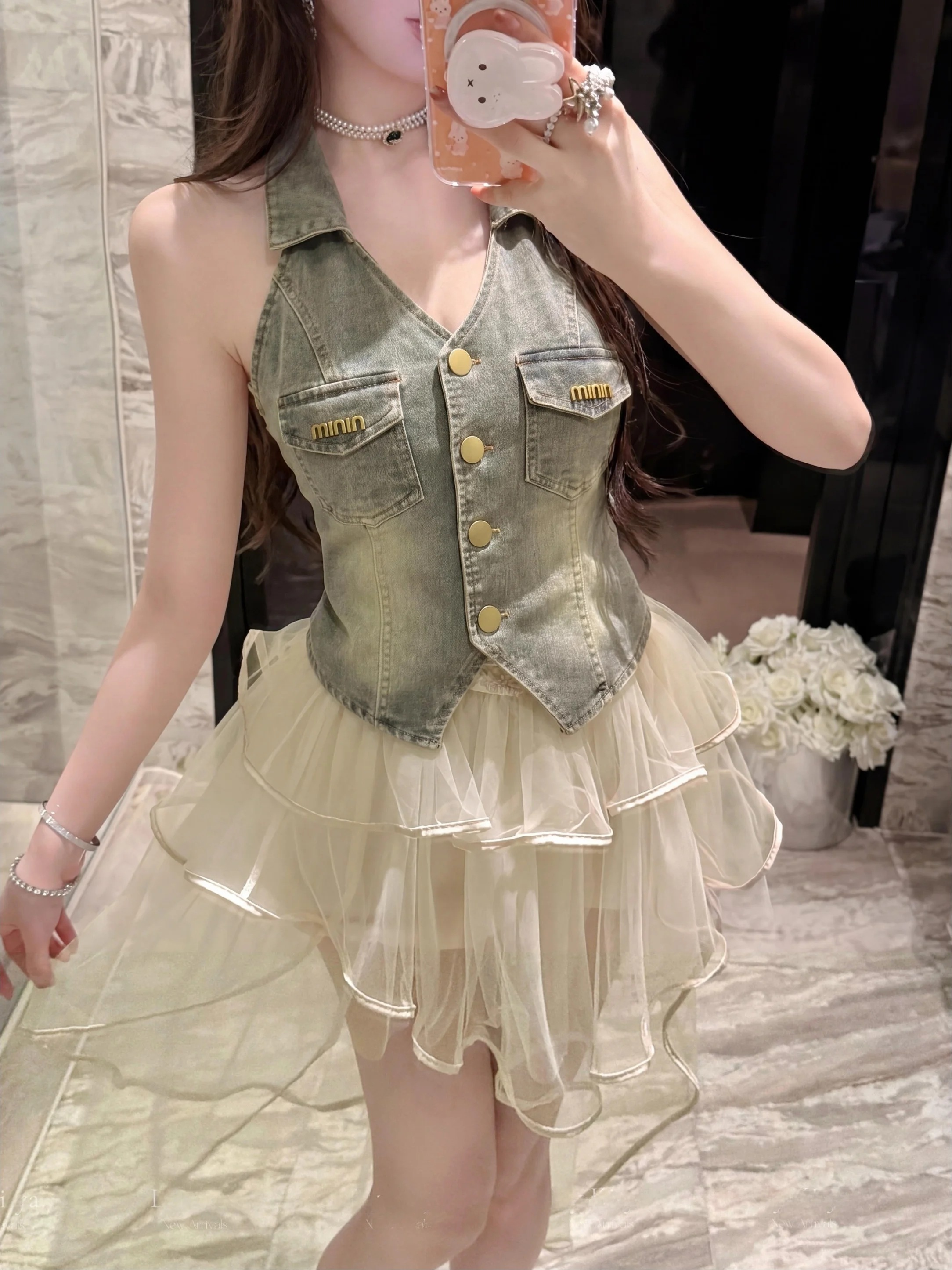 Korean Style Retro Denim Vest Women's Summer High Waist Tulle Skirt Pants Fashionable Whole Set Combination Breathable Short ...
Korean Style Retro Denim Vest Women's Summer High Waist Tulle Skirt Pants Fashionable Whole Set Combination Breathable Short ...