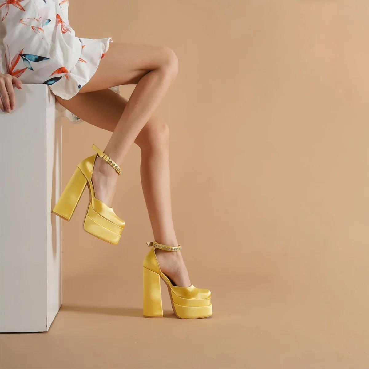 Candy Colored Waterproof Platform Single oes Thi Heel High Heels Strap Sensual Sle Synthetic Leather Inner Rubber Outsole
Candy Colored Waterproof Platform Single oes Thi Heel High Heels Strap Sensual Sle Synthetic Leather Inner Rubber Outsole