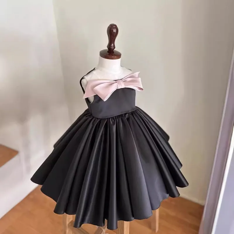 2025 New Girls satin Elegant Princess Ball Gown Children Cute Bow Design Birthday Party Performances Dress y1475
2025 New Girls satin Elegant Princess Ball Gown Children Cute Bow Design Birthday Party Performances Dress y1475