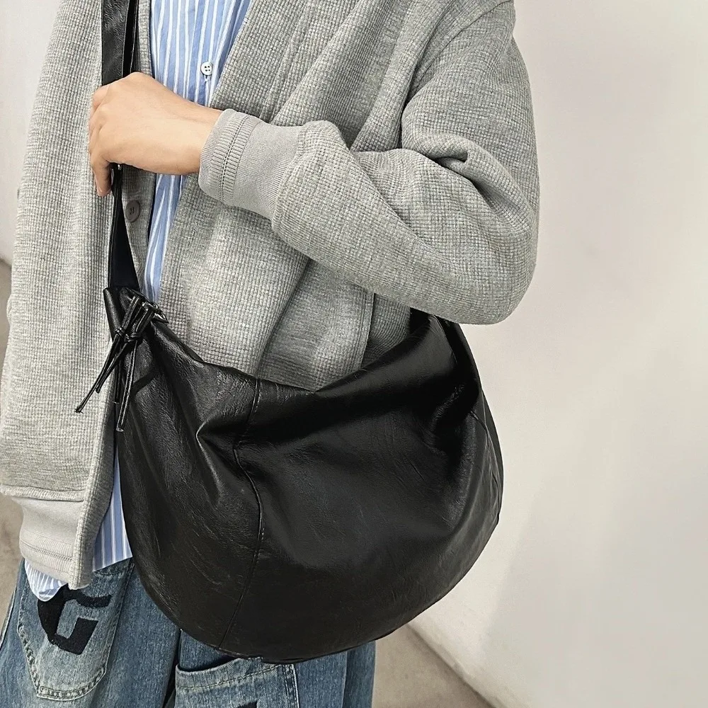 Large Capacity Japanese Style Crossbody Bag Leather Soft Dumpling Shaped Bag Versatile Zipper Closure Travel Shoulder Bag Casual
Large Capacity Japanese Style Crossbody Bag Leather Soft Dumpling Shaped Bag Versatile Zipper Closure Travel Shoulder Bag Casual