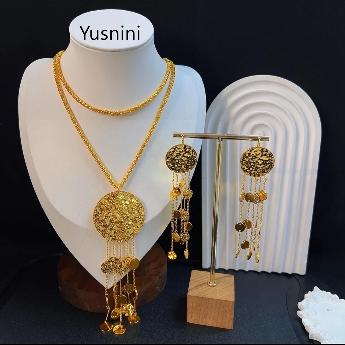 New French Dubai Fashion High end 24K Gold Plated Necklace Earrings Exquisite Engagement Party Jewelry Set for Lovers
New French Dubai Fashion High end 24K Gold Plated Necklace Earrings Exquisite Engagement Party Jewelry Set for Lovers