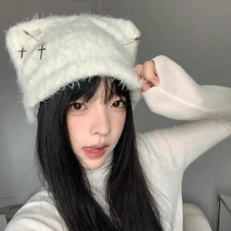 Korean Version of Y2K Pin Decorative Cat Ear Pullover Hat Women's Winter Solid Color Imitation Mink Warm Temperament Beanie Caps
Korean Version of Y2K Pin Decorative Cat Ear Pullover Hat Women's Winter Solid Color Imitation Mink Warm Temperament Beanie Caps