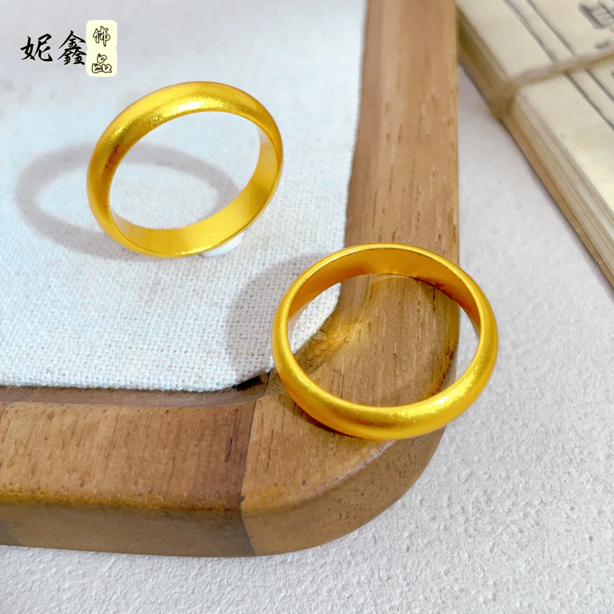 Широкое матовое кольцо для женщин из 24-каратного золота AU999 — широкое кольцо из чистого золота с матовой отделкой, нежная текстура, потрясающий подарок на день рождения
Широкое матовое кольцо для женщин из 24-каратного золота AU999 — широкое кольцо из чистого золота с матовой отделкой, нежная текстура, потрясающий подарок на день рождения