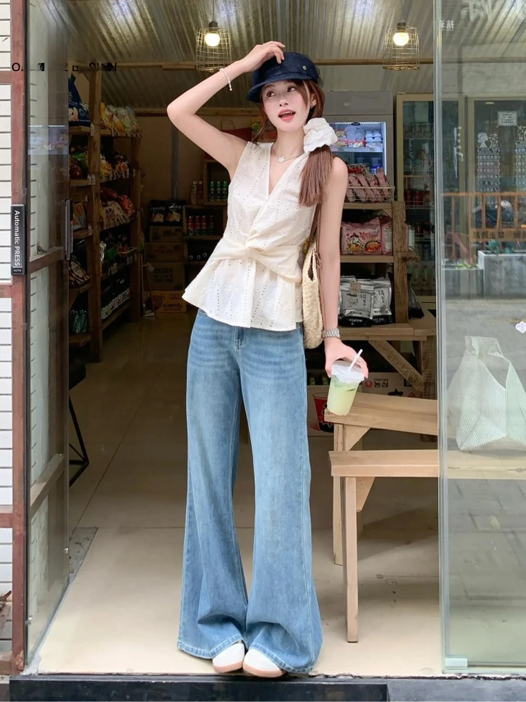 High Waist Bell Bottom Jeans Women's Summer Slimming Loose Fit American Design Style Light Blue Casual Spring Season
High Waist Bell Bottom Jeans Women's Summer Slimming Loose Fit American Design Style Light Blue Casual Spring Season